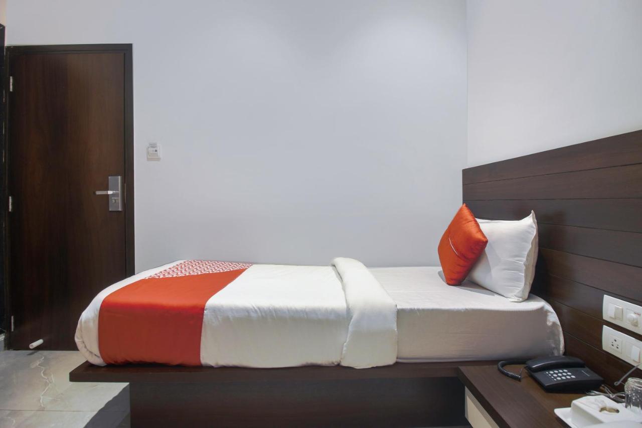 Hotel Flora Suites Bombaj Exteriér fotografie