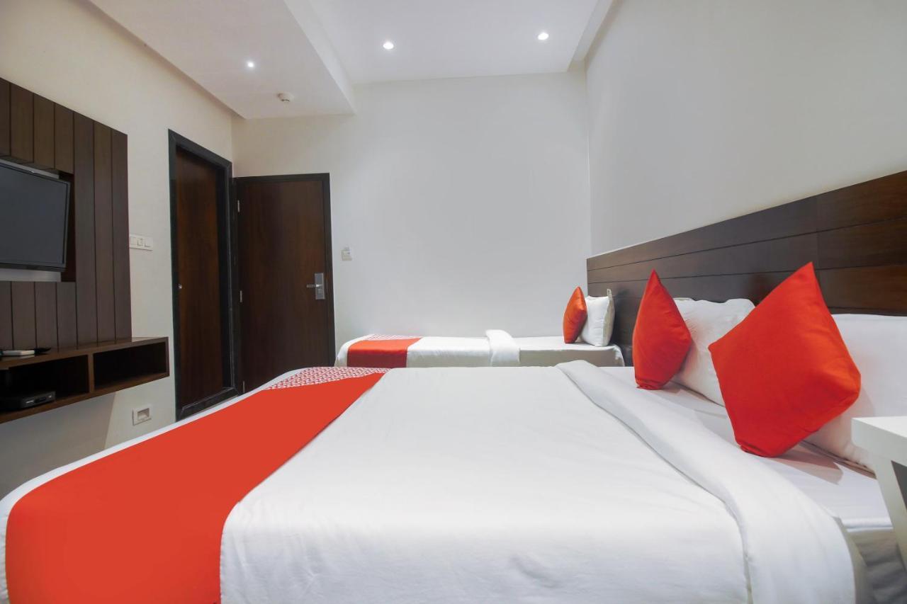 Hotel Flora Suites Bombaj Exteriér fotografie